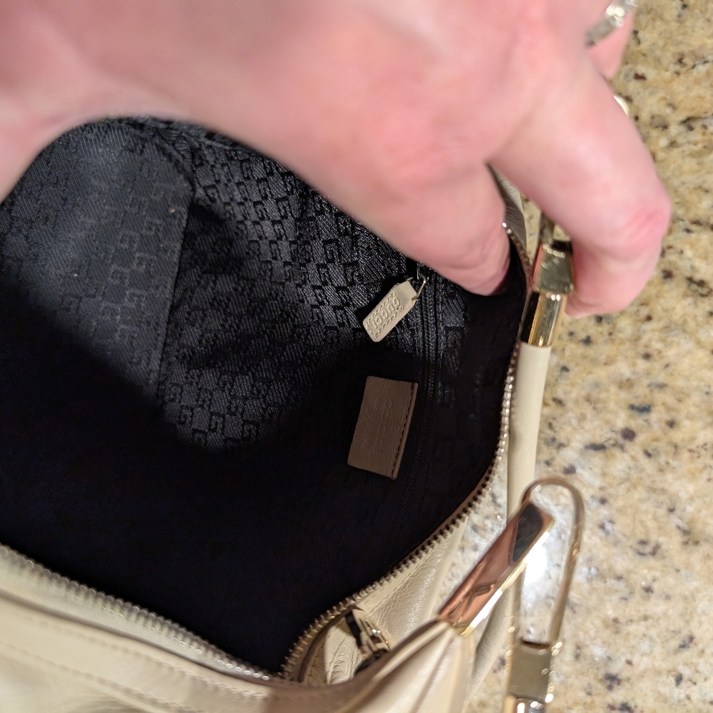 GUCCI Vintage Cream Shoulder Bag in Excellent Condition - Picture 9 of 15